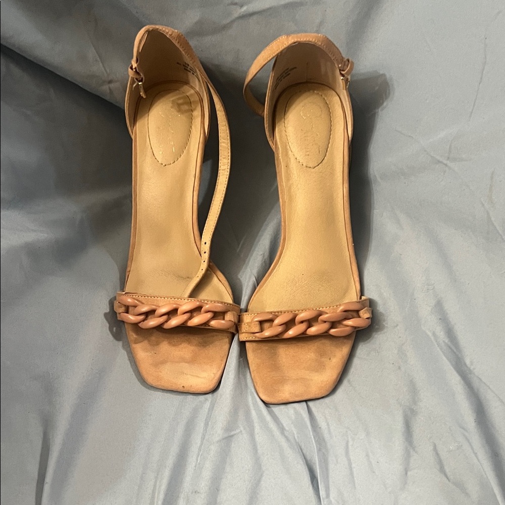 Chic Tan Women's Heels with Chain Detail